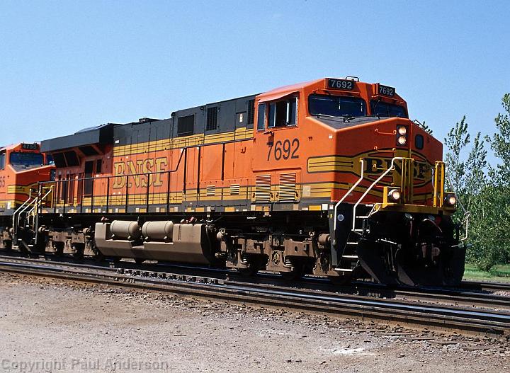 BNSF 7692 ES44DC - 02.jpg